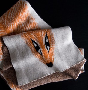 jeremy-scott-fox-scarf-detail