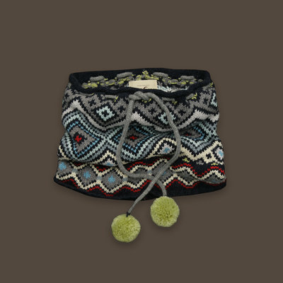 hollister-pom-pom-scarf