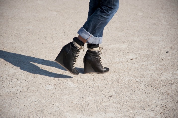 Chloe Wedges, Outside the Chloe Show