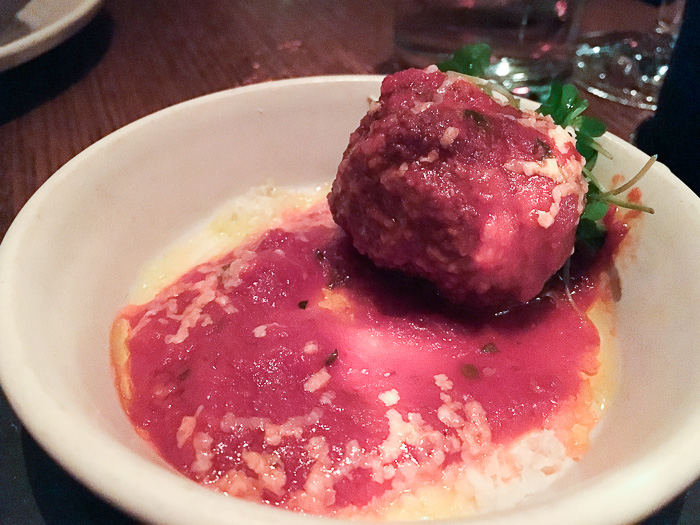 Meatball with tomato piquillo sauce and goat cheese, Gato